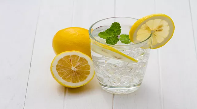 4 Mitos dan Fakta tentang Air Lemon