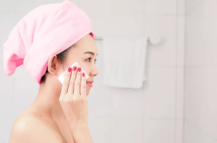 Jangan Malas, Ini Bahaya Tidak Membersihkan Makeup Sebelum Tidur