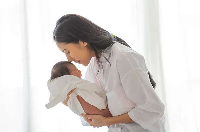 7 Cara Merawat Bayi Baru Lahir Tanpa Stres