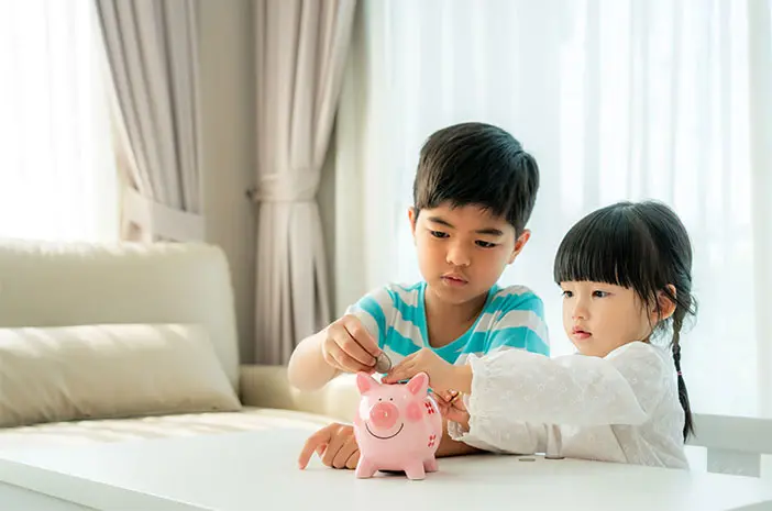 4 Tips Mengajari Anak untuk Hemat sejak Usia Dini