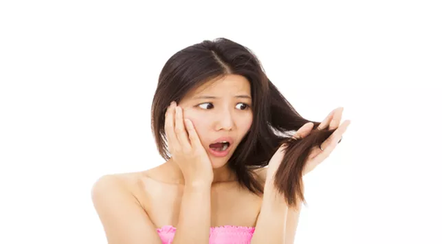 5 Penyebab Rambut Berminyak dan Solusinya