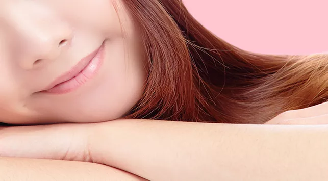 Nggak Butuh Sulam! Kamu Bisa Lakukan 5 Cara Ini untuk Dapatkan Bibir Merah Muda Alami