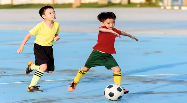 Inilah 6 Manfaat Bermain Sepak Bola Bagi Kebugaran Tubuh Anak