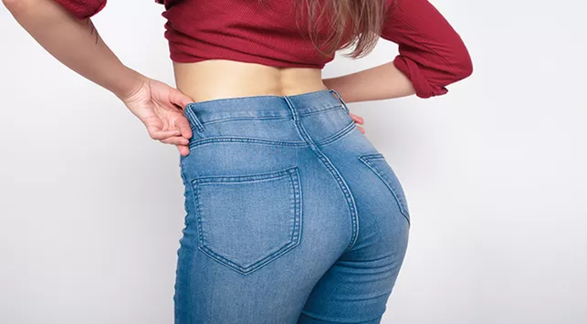 Suka Memakai Skinny Jeans atau Celana Ketat? Ini Dampaknya bagi Kesehatan