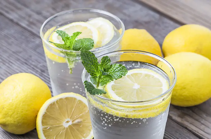 2 Manfaat Air Lemon untuk Meredakan Sakit Maag