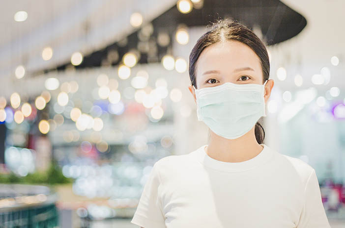 Pakai Masker Bikin Bau Mulut? Ini Cara Mengatasinya