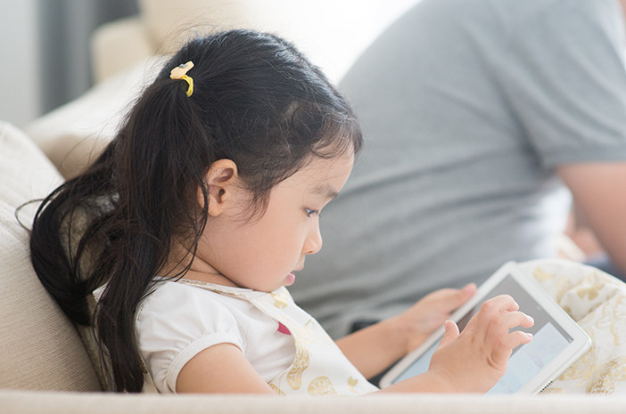 Berapa Lama Anak Diperbolehkan Main Gadget?