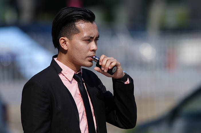 Risiko Kanker Paru Akibat Vape dan Rokok Sama Besarnya
