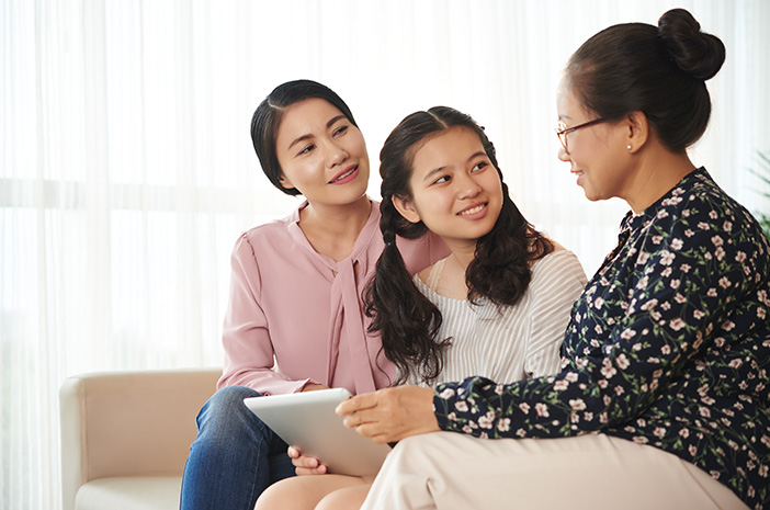 Kapan Waktu yang Tepat Memberitahu Status Anak Angkat?