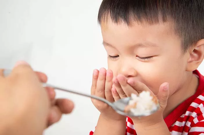 Anak Susah Makan karena Sakit Gigi, Begini Mengatasinya