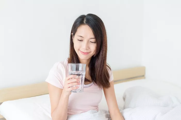 Minum Air Berlebihan, Apa Bahaya Overhidrasi ?