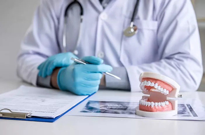 Ketahui Perbedaan Dokter Gigi Umum dan Prostodonsia