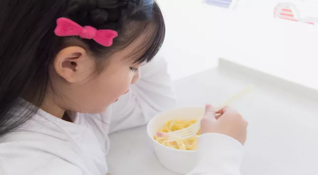 Tips Atasi Anak yang Lebih Suka Jajan daripada Makan di Rumah
