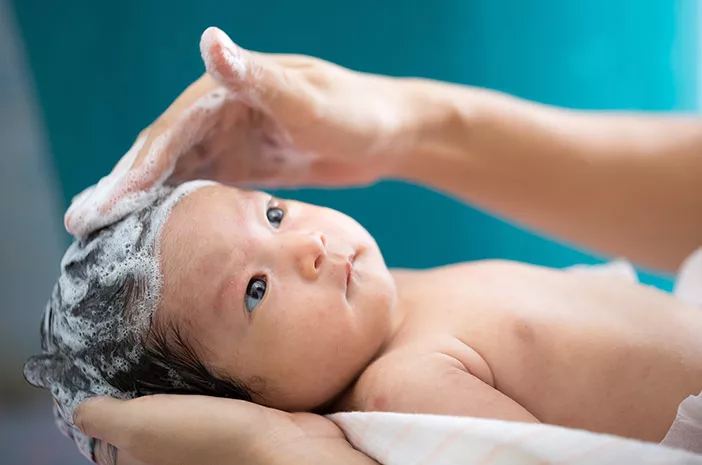 5 Trik untuk Menebalkan Rambut Bayi