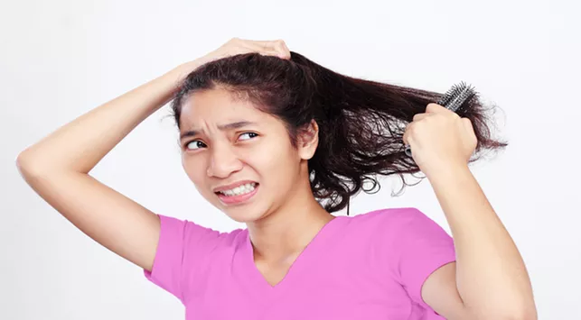 6 Tips Merawat Rambut Keriting