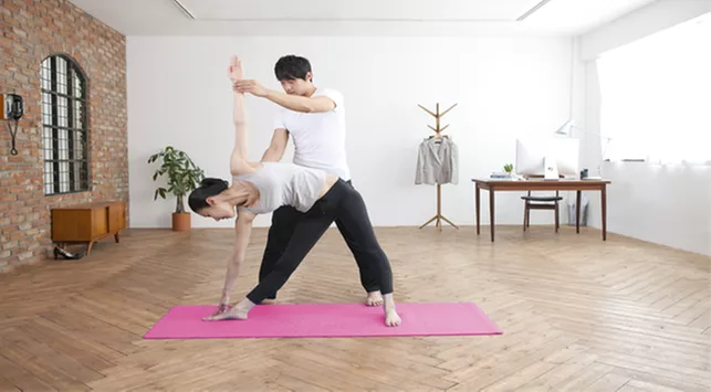 5 Posisi Yoga yang Dapat Memaksimalkan Hubungan Intim