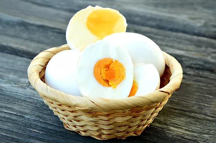 Awas, Ini Bahayanya Terlalu Sering Makan Telur Asin