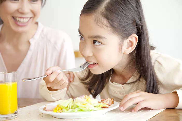Ini 6 Makanan untuk Meningkatkan Kesehatan Mata Anak