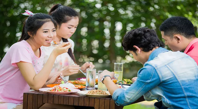 5 Tips Cegah Berat Badan Naik Saat Liburan