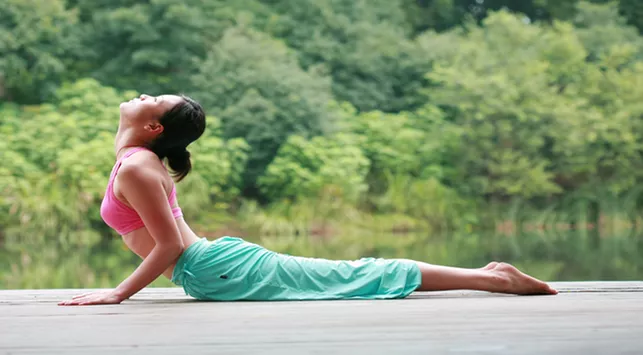 6 Gerakan Yoga yang Bisa Bikin Cantik