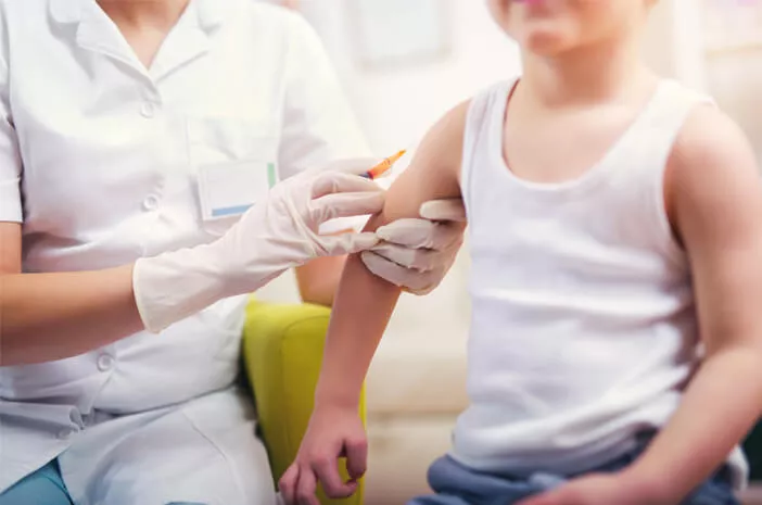 Si Kecil Telat Vaksinasi DPT, Berisiko Terkena Difteri?