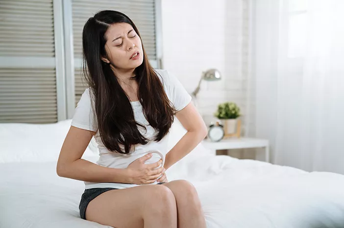 5 Cara Mengatasi Perut Kembung saat Menstruasi