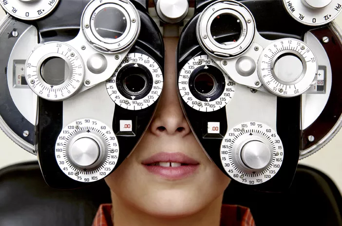 Cara Mencegah dan Menangani Mata Plus pada Anak