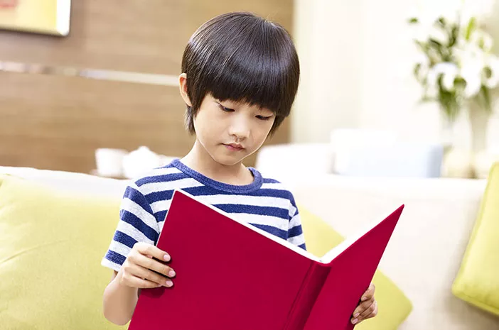  Manfaat Baca Buku untuk Tumbuh Kembang Anak
