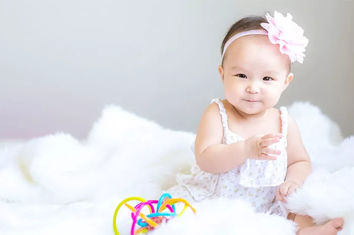 Kenali Perkembangan Kognitif Bayi Usia 7 Bulan