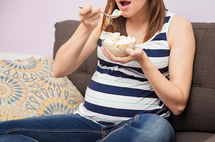 Makan Es Krim saat Hamil Bisa Tambah Berat Badan Bayi?