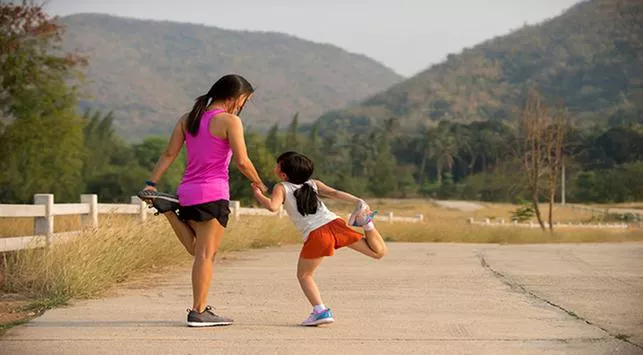 5 Gerakan Pemanasan Olahraga untuk Si Kecil