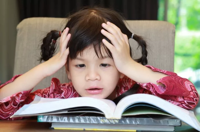 7 Cara Membantu Proses Penyembuhan Disleksia pada Anak