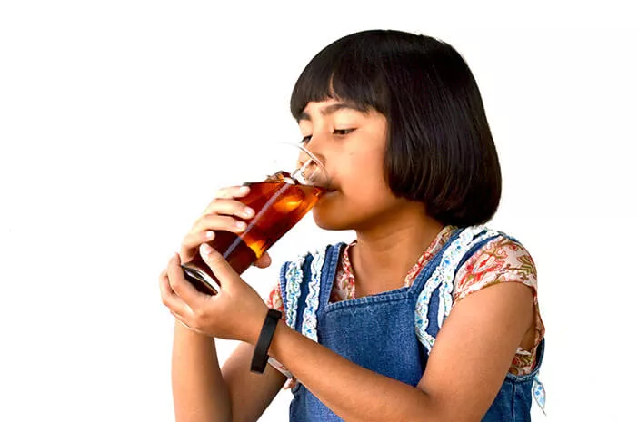 Ini 5 Minuman Tidak Sehat yang Sebaiknya Dihindari Anak-Anak