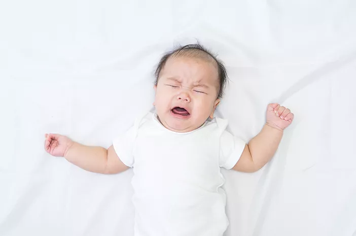Bayi Terserang Tifus, Ini yang Harus Dilakukan