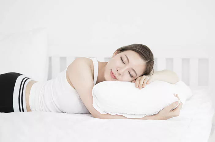 Ini Dampak Kesehatan Akibat Tidur dengan Lampu Menyala