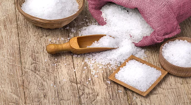 Ibu Hamil Suka Makan Asin, Bolehkah Konsumsi Banyak Garam?