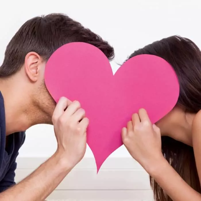 Kenali Manfaat "Kissing" Bagi Kesehatan Kamu & Pasangan