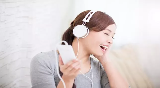 Dengarkan Musik Terlalu Kencang Bisa Pengaruhi Nafsu Makan