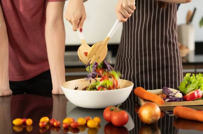 Ingin Camilan Sehat Selama Puasa? Coba Konsumsi Salad