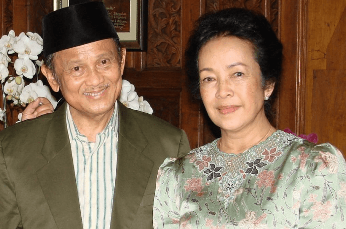 Langgeng Seperti Habibie Ainun, Lakukan 6 Cara Ini Langgeng Seperti Habibie Ainun, Lakukan 6 Cara Ini