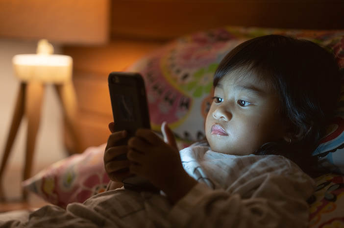 Radiasi Layar Smartphone Bisa Pengaruhi Otak Anak