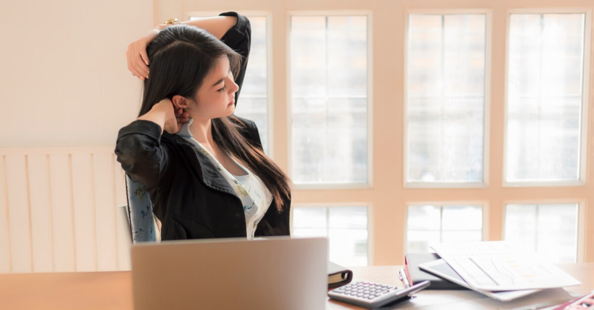 Awas, Kelamaan di Depan Laptop Picu Cervical Syndrome