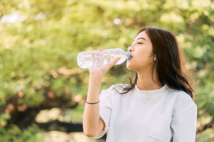 Terlalu Banyak Minum Air Bisa Sebabkan Pembengkakan Otak, Ini Alasannya