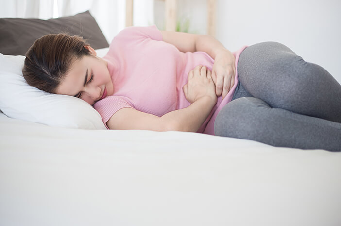 Tidur Habis Sahur Bikin Perut Sakit, Kok Bisa?